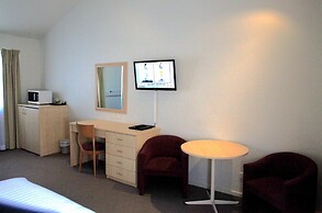 Travellers Motor Village