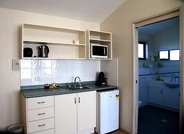 Travellers Motor Village