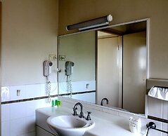 Travellers Motor Village