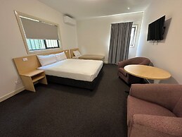 Travellers Motor Village