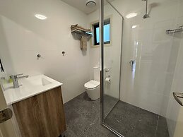 Travellers Motor Village