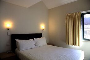 Travellers Motor Village