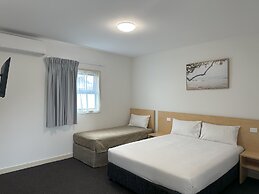 Travellers Motor Village