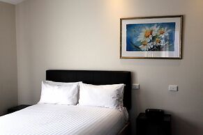 Travellers Motor Village