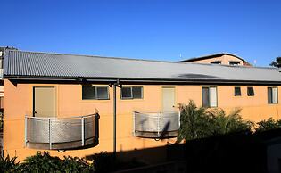 Travellers Motor Village