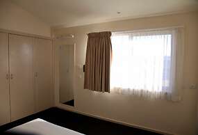 Travellers Motor Village