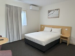 Travellers Motor Village