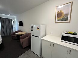 Travellers Motor Village