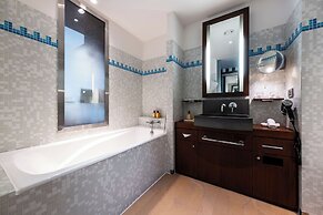 Grand Hôtel Champs-Elysées