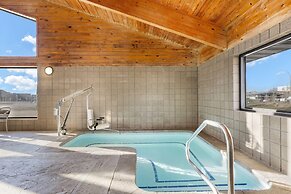 AmericInn by Wyndham Bismarck