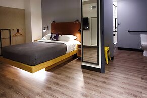 Moxy New Orleans Downtown French Quarter