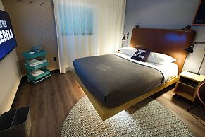 Moxy New Orleans Downtown French Quarter