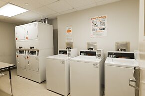 Red Roof Inn PLUS+ Long Island - Garden City