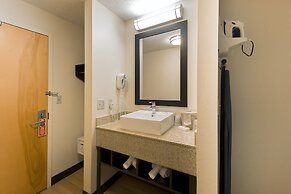 Red Roof Inn PLUS+ Long Island - Garden City