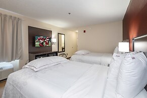 Red Roof Inn PLUS+ Long Island - Garden City