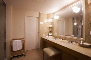 Phoenix Seagaia Ocean Tower