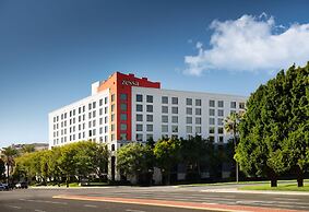 Hotel Zessa Orange County Airport, a DoubleTree by Hilton