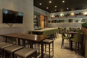 Hotel Zessa Orange County Airport, a DoubleTree by Hilton