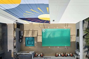 Hotel Zessa Orange County Airport, a DoubleTree by Hilton