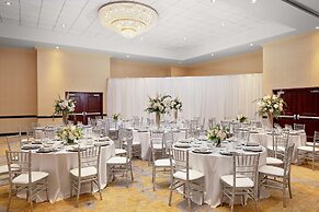 Hotel Zessa Orange County Airport, a DoubleTree by Hilton