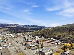 Canadas Best Value Desert Inn & Suites Cache Creek