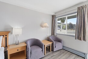 Canadas Best Value Desert Inn & Suites Cache Creek