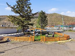 Canadas Best Value Desert Inn & Suites Cache Creek