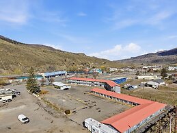 Canadas Best Value Desert Inn & Suites Cache Creek