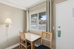 Canadas Best Value Desert Inn & Suites Cache Creek