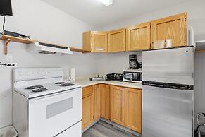 Canadas Best Value Desert Inn & Suites Cache Creek