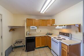 Canadas Best Value Desert Inn & Suites Cache Creek