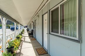 Canadas Best Value Desert Inn & Suites Cache Creek