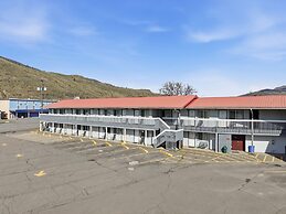Canadas Best Value Desert Inn & Suites Cache Creek