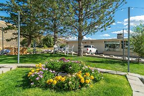 Canadas Best Value Desert Inn & Suites Cache Creek
