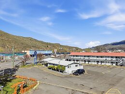 Canadas Best Value Desert Inn & Suites Cache Creek