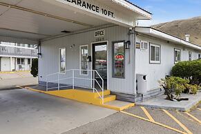 Canadas Best Value Desert Inn & Suites Cache Creek