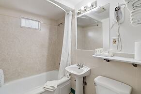 Canadas Best Value Desert Inn & Suites Cache Creek