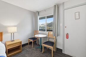 Canadas Best Value Desert Inn & Suites Cache Creek