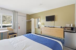 Canadas Best Value Desert Inn & Suites Cache Creek