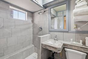 Canadas Best Value Desert Inn & Suites Cache Creek