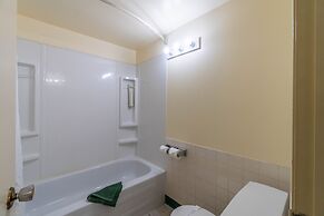 Canadas Best Value Desert Inn & Suites Cache Creek