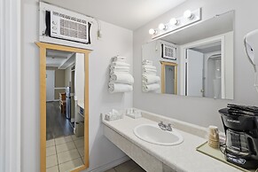 Canadas Best Value Desert Inn & Suites Cache Creek