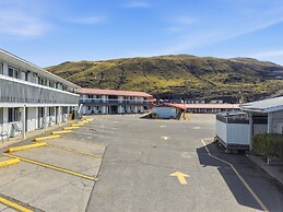 Canadas Best Value Desert Inn & Suites Cache Creek