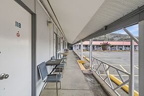 Canadas Best Value Desert Inn & Suites Cache Creek