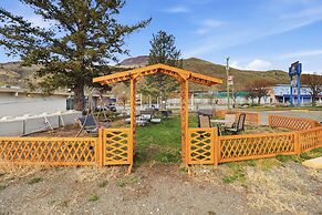 Canadas Best Value Desert Inn & Suites Cache Creek