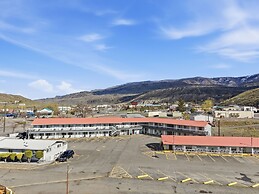 Canadas Best Value Desert Inn & Suites Cache Creek