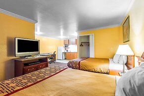 Rodeway Inn & Suites