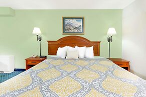 Days Inn by Wyndham Cedar Falls- University Plaza