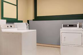 Travelodge by Wyndham Richmond Hill