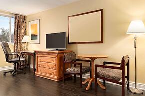 Travelodge by Wyndham Richmond Hill